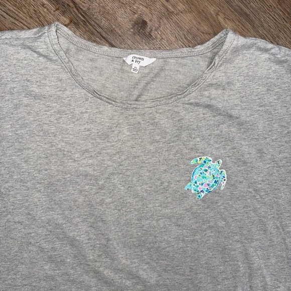 Crown & Ivy • Turtle Graphic Crewneck Sweatshirt - Picture 5 of 9